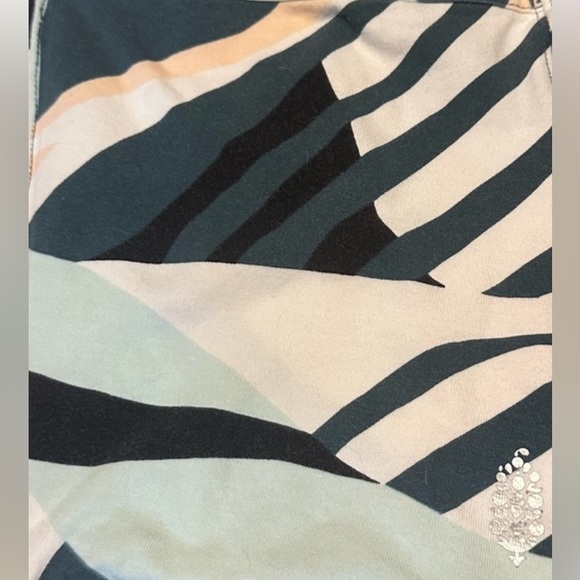 NWT FREE PEOPLE Movement Printed Hot Shot Onesie Peached Ivory Combo - Picture 3 of 4